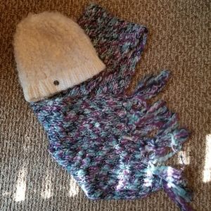 **SOLD!**  Liz Claiborne hat & winter scarf